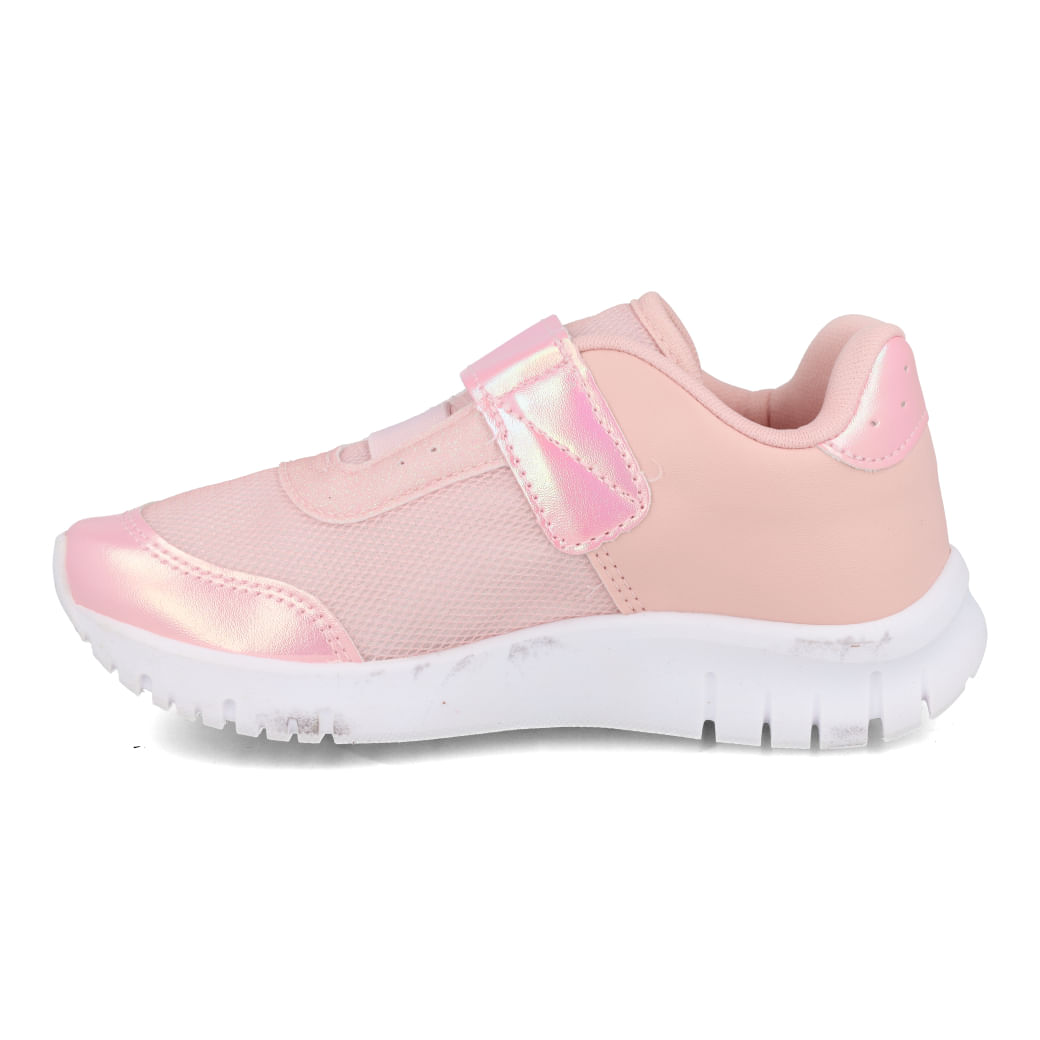 Tênis casual infantil feminino Kidy vista lateral direita em tom nude com detalhes rosa perolado e fechamento em velcro.
